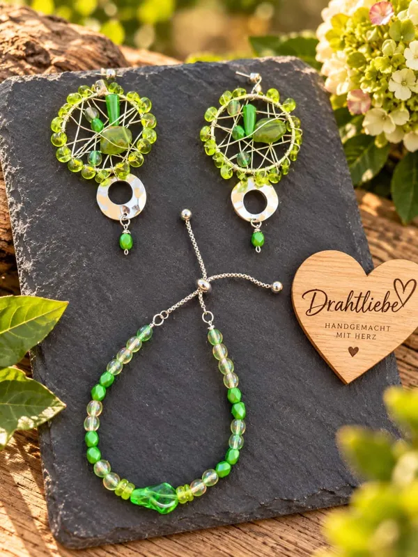 Grünes Ohrring- und Armbandset